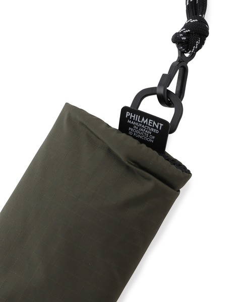 ADAM ET ROPE'（アダムエロペ）の「【PHILMENT】EG NECK CASE（ポーチ・メンズ・オリーブ/ブラック・FREE）」の4枚目の写真