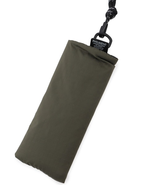 ADAM ET ROPE'（アダムエロペ）の「【PHILMENT】EG NECK CASE（ポーチ・メンズ・オリーブ/ブラック・FREE）」の3枚目の写真