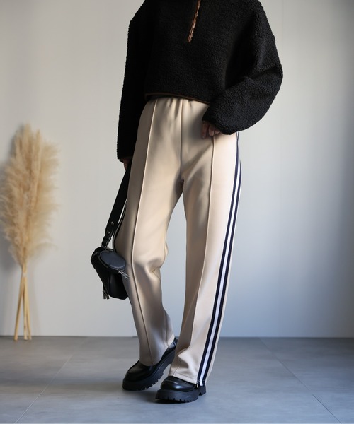 ap retro(アプレトロ)の「ダブルライントラックパンツ/ジャージ(その他パンツ・レディース・ネイビー/ベージュ/オフホワイト・FREE)」の13枚目の写真