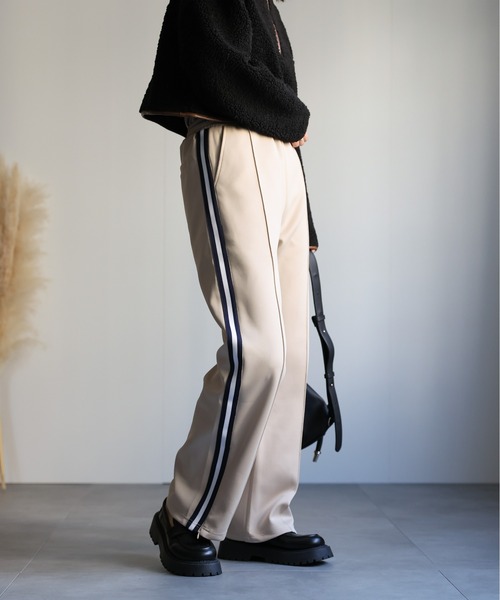 ap retro(アプレトロ)の「ダブルライントラックパンツ/ジャージ(その他パンツ・レディース・ネイビー/ベージュ/オフホワイト・FREE)」の16枚目の写真