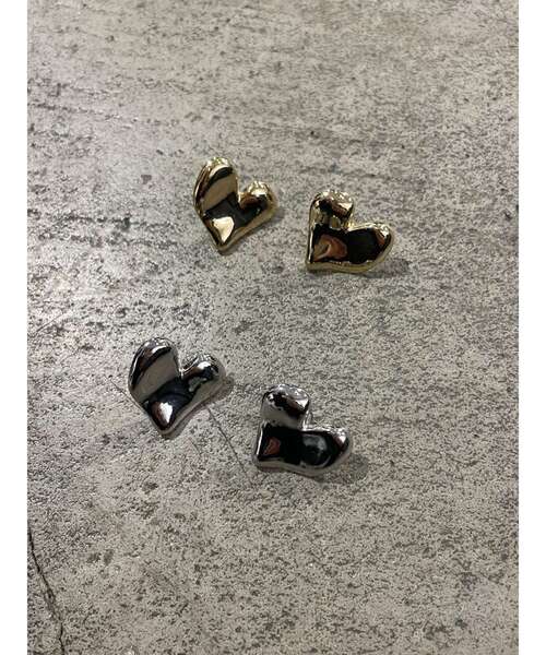 EMODA（エモダ）の「ハートモチーフピアス（ピアス（両耳用）・レディース・シルバー/ゴールド・FREE）」の3枚目の写真