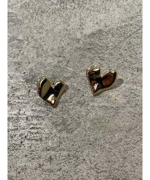 EMODA（エモダ）の「ハートモチーフピアス（ピアス（両耳用）・レディース・シルバー/ゴールド・FREE）」の5枚目の写真