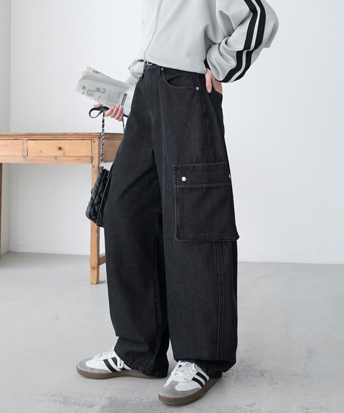 BONLECILL(ボンルシール)の「カーヴィーデニムカーゴパンツ(デニムパンツ・レディース・ブラック/ブルー系1/ネイビー・L/M/S)」の2枚目の写真