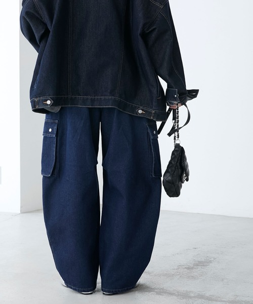BONLECILL(ボンルシール)の「カーヴィーデニムカーゴパンツ(デニムパンツ・レディース・ブラック/ブルー系1/ネイビー・L/M/S)」の14枚目の写真