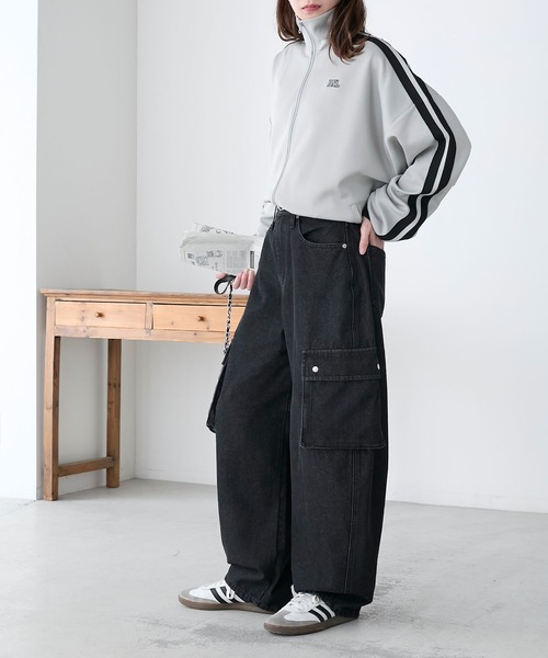 BONLECILL(ボンルシール)の「カーヴィーデニムカーゴパンツ(デニムパンツ・レディース・ブラック/ブルー系1/ネイビー・L/M/S)」の11枚目の写真