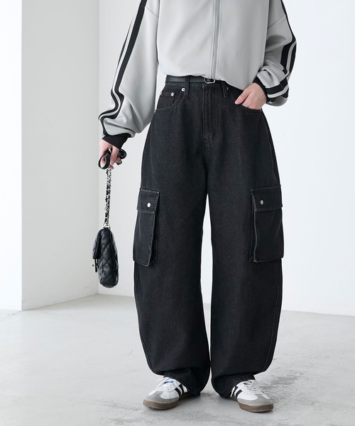 BONLECILL(ボンルシール)の「カーヴィーデニムカーゴパンツ(デニムパンツ・レディース・ブラック/ブルー系1/ネイビー・L/M/S)」の4枚目の写真