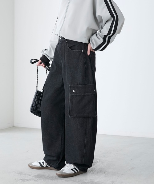 BONLECILL(ボンルシール)の「カーヴィーデニムカーゴパンツ(デニムパンツ・レディース・ブラック/ブルー系1/ネイビー・L/M/S)」の5枚目の写真