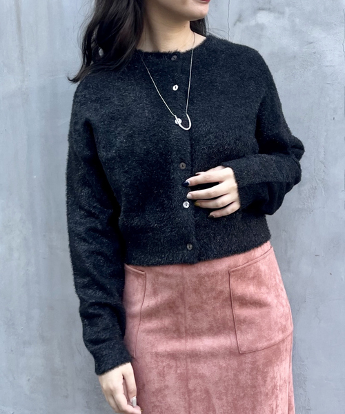 abahouse mavie(アバハウスマヴィ)の「ラメ混フェザーヤーン2WAYカーディガン(カーディガン/ボレロ・レディース・ゴールド/ブラック/シルバー・フリー)」の2枚目の写真