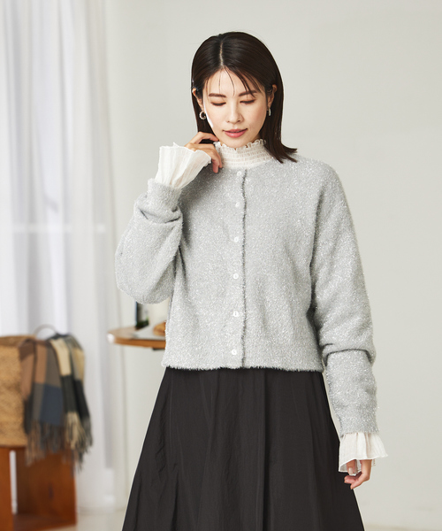 abahouse mavie(アバハウスマヴィ)の「ラメ混フェザーヤーン2WAYカーディガン(カーディガン/ボレロ・レディース・ゴールド/ブラック/シルバー・フリー)」の14枚目の写真