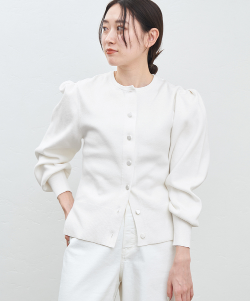 IENA(イエナ)の「コットンカシミアフォルムカーディガン(カーディガン/ボレロ・レディース・ホワイト/チャコールグレー・FREE)」の2枚目の写真