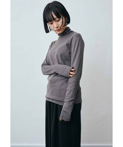 MEDE19F（メデジュウキュウ）の「ＭＥＤＥ１９Ｆ　エアリーな風合いの吸湿発熱コットンハイネックトップス（Tシャツ/カットソー・レディース・チャコールグレー/ブラック/オフホワイト・LARGE/MEDIUM/X-LARGE/XX-LARGE）」の4枚目の写真