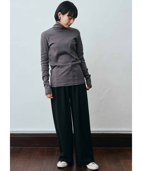 MEDE19F（メデジュウキュウ）の「ＭＥＤＥ１９Ｆ　エアリーな風合いの吸湿発熱コットンハイネックトップス（Tシャツ/カットソー・レディース・チャコールグレー/ブラック/オフホワイト・LARGE/MEDIUM/X-LARGE/XX-LARGE）」の5枚目の写真