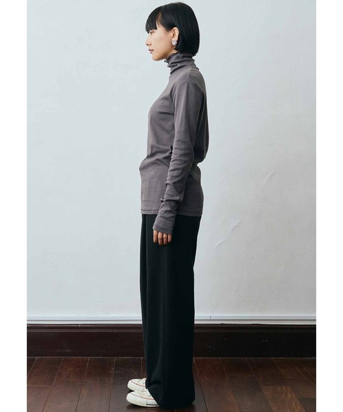 MEDE19F（メデジュウキュウ）の「ＭＥＤＥ１９Ｆ　エアリーな風合いの吸湿発熱コットンハイネックトップス（Tシャツ/カットソー・レディース・チャコールグレー/ブラック/オフホワイト・LARGE/MEDIUM/X-LARGE/XX-LARGE）」の6枚目の写真