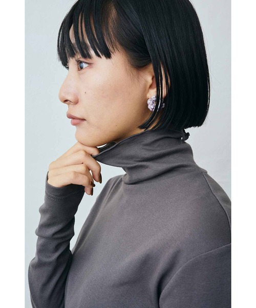 MEDE19F（メデジュウキュウ）の「ＭＥＤＥ１９Ｆ　エアリーな風合いの吸湿発熱コットンハイネックトップス（Tシャツ/カットソー・レディース・チャコールグレー/ブラック/オフホワイト・LARGE/MEDIUM/X-LARGE/XX-LARGE）」の9枚目の写真