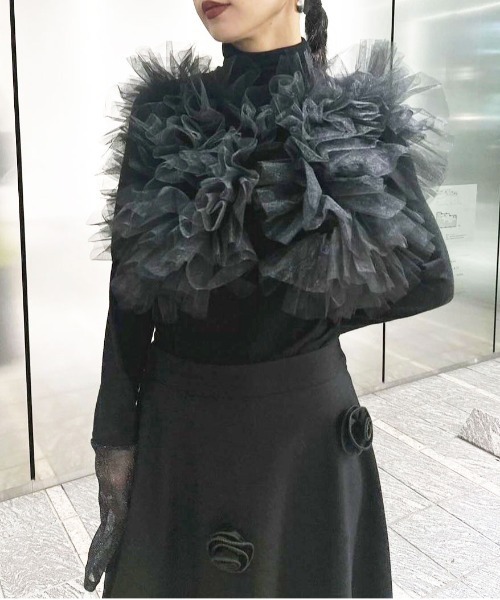 Ameri(アメリ)の「2WAY RUFFLED TULLE VEST(ベスト・レディース・アイボリー/ブラック・FREE)」の9枚目の写真