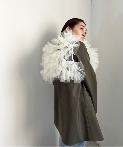 Ameri(アメリ)の「2WAY RUFFLED TULLE VEST(ベスト・レディース・アイボリー/ブラック・FREE)」の6枚目の写真