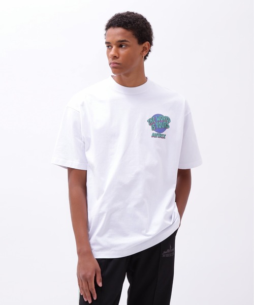 AVIREX（アヴィレックス）の「CREWNECK T-SHIRT THE WORLD IS YOURS / クルーネック Tシャツ ザ ワールド イズ ユアーズ / AVIREX / アヴィレックス（Tシャツ/カットソー・メンズ・グレー/ブラック/ホワイト・MEDIUM/LARGE/X-LARGE/XX-LARGE）」の5枚目の写真