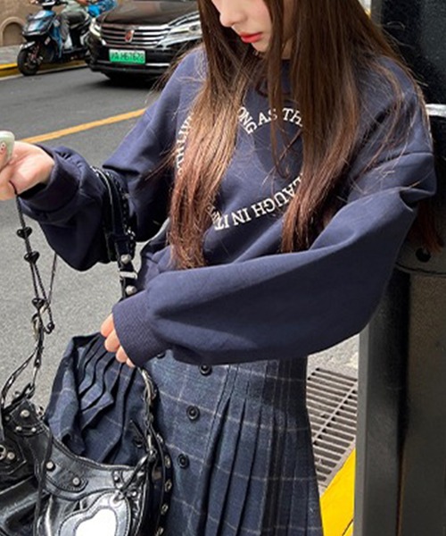 LYEON(リヨン)の「ハートロゴクロップスウェットトレーナー(スウェット・レディース・アイボリー/ネイビー・FREE)」の9枚目の写真