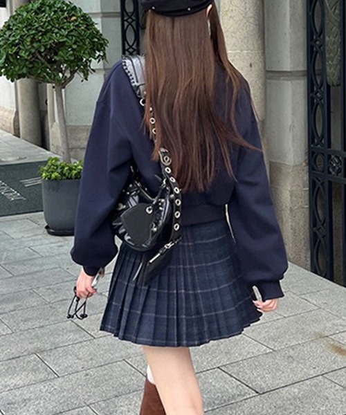 LYEON(リヨン)の「ハートロゴクロップスウェットトレーナー(スウェット・レディース・アイボリー/ネイビー・FREE)」の10枚目の写真