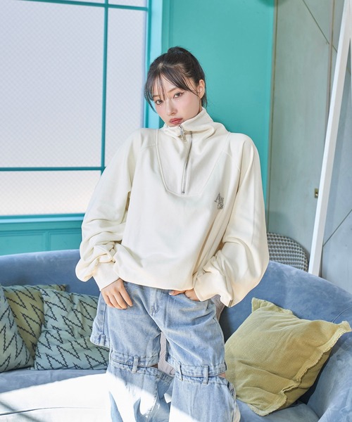 ANDGEEBEE（アンジービー）の「UNISEX ハーフZIPスウェット（スウェット・レディース・アイボリー/ブルー・FREE）」の2枚目の写真