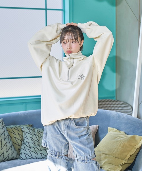 ANDGEEBEE（アンジービー）の「UNISEX ハーフZIPスウェット（スウェット・レディース・アイボリー/ブルー・FREE）」の4枚目の写真