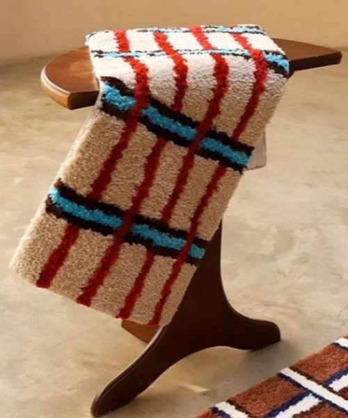 MGV（エムジーヴィー）の「Multi-color Rug Mat（ラグ/マット・メンズ・ブラウン/アイボリー・FREE）」の2枚目の写真