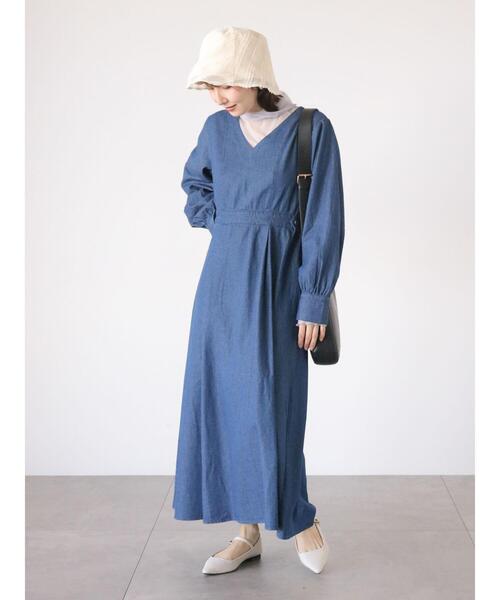 Te chichi TERRASSE(テチチテラス)の「デニムVネックワンピース(ワンピース・レディース・ネイビー/ブルー・F)」の4枚目の写真