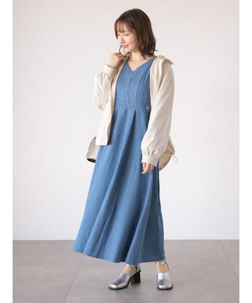 Te chichi TERRASSE(テチチテラス)の「デニムVネックワンピース(ワンピース・レディース・ネイビー/ブルー・F)」の7枚目の写真