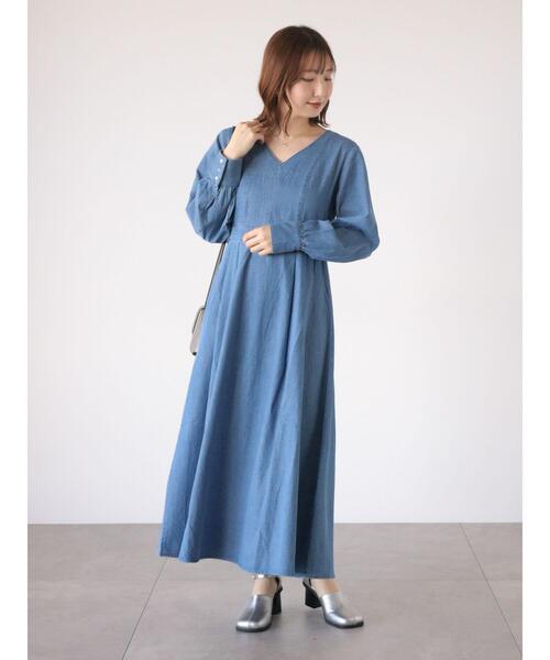 Te chichi TERRASSE(テチチテラス)の「デニムVネックワンピース(ワンピース・レディース・ネイビー/ブルー・F)」の8枚目の写真
