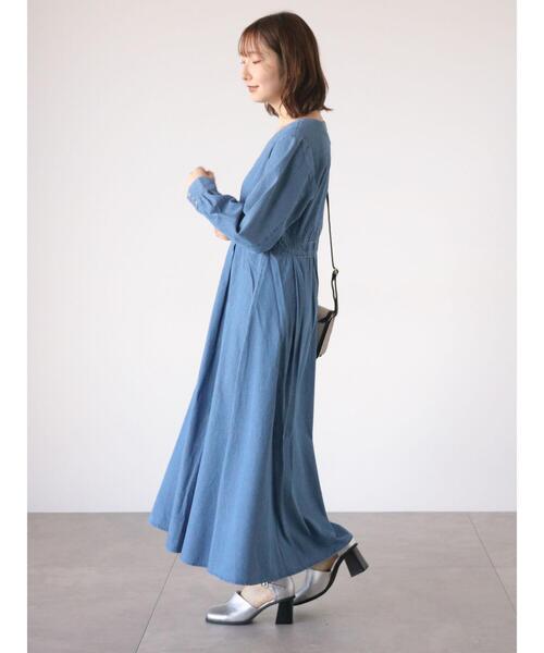 Te chichi TERRASSE(テチチテラス)の「デニムVネックワンピース(ワンピース・レディース・ネイビー/ブルー・F)」の10枚目の写真