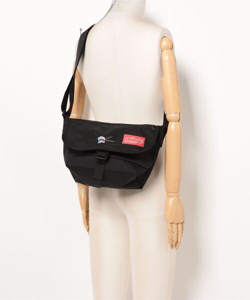 Manhattan Portage(マンハッタンポーテージ)の「Nylon Messenger Bag JR Flap Zipper Pocket Doraemon 2024(メッセンジャーバッグ・レディース・ブラック・SMALL)」の14枚目の写真
