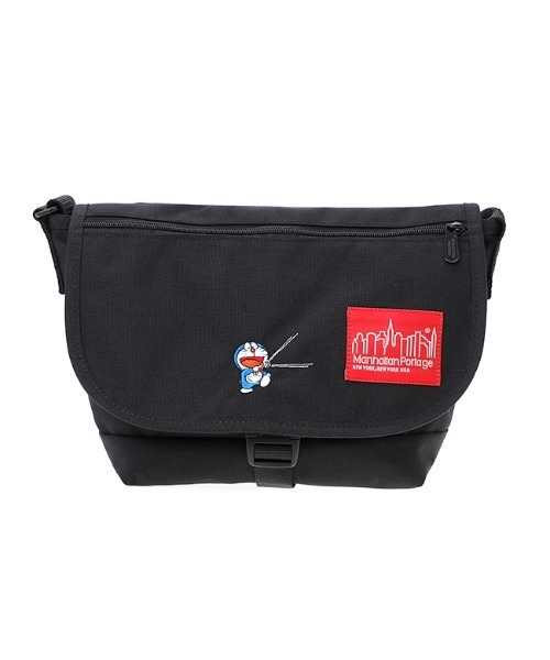 Manhattan Portage(マンハッタンポーテージ)の「Nylon Messenger Bag JR Flap Zipper Pocket Doraemon 2024(メッセンジャーバッグ・レディース・ブラック・SMALL)」の2枚目の写真