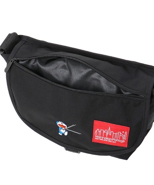 Manhattan Portage(マンハッタンポーテージ)の「Nylon Messenger Bag JR Flap Zipper Pocket Doraemon 2024(メッセンジャーバッグ・レディース・ブラック・SMALL)」の7枚目の写真