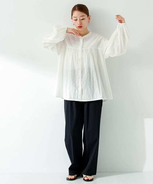 URBAN RESEARCH Sonny Label（アーバンリサーチサニーレーベル）の「コットンリーフ柄カットドビーブラウス（シャツ/ブラウス・レディース・オフホワイト/ブルー/ラベンダー/ブラック・FREE）」の18枚目の写真