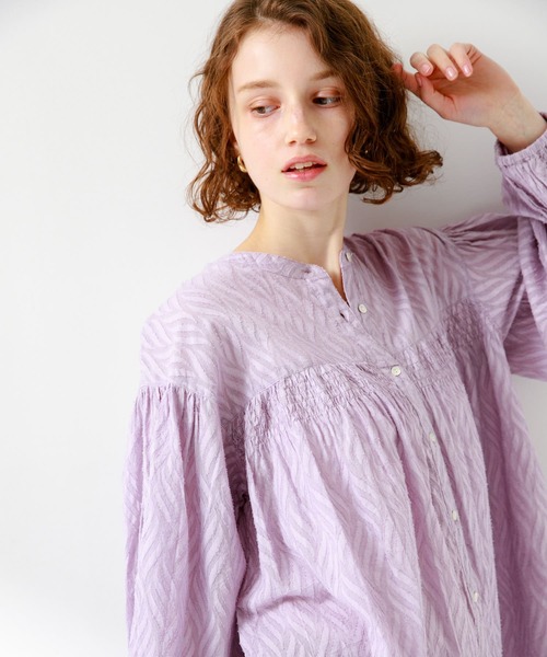 URBAN RESEARCH Sonny Label（アーバンリサーチサニーレーベル）の「コットンリーフ柄カットドビーブラウス（シャツ/ブラウス・レディース・オフホワイト/ブルー/ラベンダー/ブラック・FREE）」の20枚目の写真