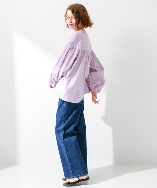 URBAN RESEARCH Sonny Label（アーバンリサーチサニーレーベル）の「コットンリーフ柄カットドビーブラウス（シャツ/ブラウス・レディース・オフホワイト/ブルー/ラベンダー/ブラック・FREE）」の5枚目の写真