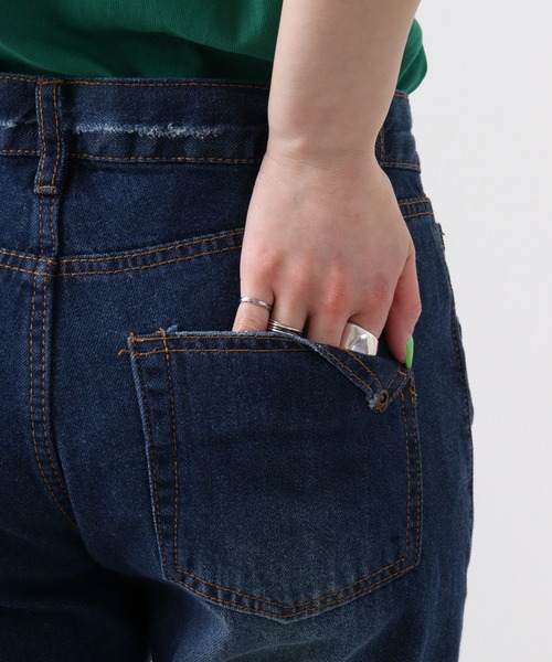 atONE(アットワン)の「atONE ヴィンテージ加工 テーパードデニムパンツ(デニムパンツ・レディース・ネイビー/ブルー・3L/4L/L/LL/M)」の6枚目の写真