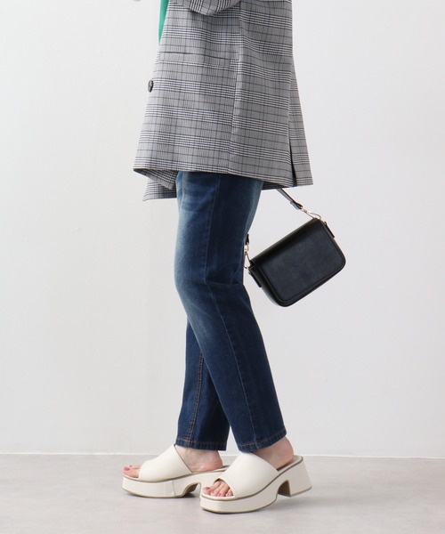 atONE(アットワン)の「atONE ヴィンテージ加工 テーパードデニムパンツ(デニムパンツ・レディース・ネイビー/ブルー・3L/4L/L/LL/M)」の11枚目の写真