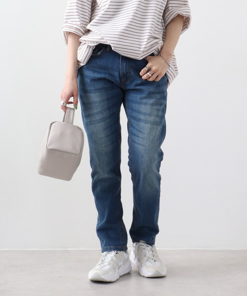 atONE(アットワン)の「atONE ヴィンテージ加工 テーパードデニムパンツ(デニムパンツ・レディース・ネイビー/ブルー・3L/4L/L/LL/M)」の16枚目の写真