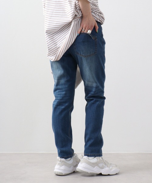 atONE(アットワン)の「atONE ヴィンテージ加工 テーパードデニムパンツ(デニムパンツ・レディース・ネイビー/ブルー・3L/4L/L/LL/M)」の18枚目の写真