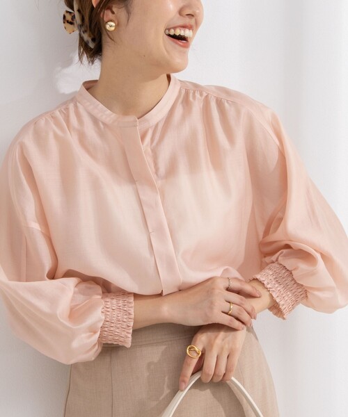 NOLLEY’S（ノーリーズ）の「袖口シャーリングブラウス（シャツ/ブラウス・レディース・キャメル/サックスブルー/ベビーピンク/ブラック/グレー/チャコールグレー・38）」の6枚目の写真