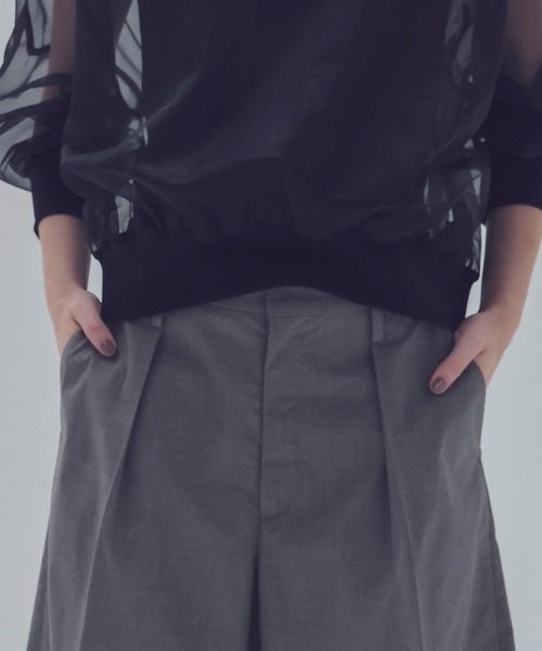 DRESSLAVE(ドレスレイブ)の「sartorial tuck half pants(タックハーフパンツ)(その他パンツ・レディース・ブラック/グレー・38)」の5枚目の写真