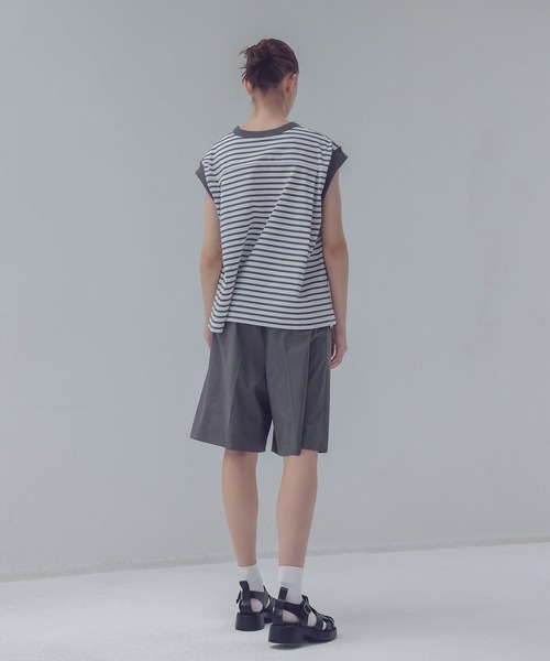 DRESSLAVE(ドレスレイブ)の「sartorial tuck half pants(タックハーフパンツ)(その他パンツ・レディース・ブラック/グレー・38)」の10枚目の写真