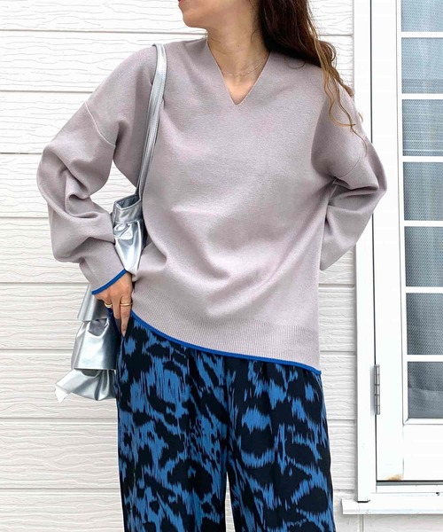 Q（キュー）の「Vネックオーバーニット（ニット/セーター・レディース・ライトグリーン/グレイッシュベージュ/ブラック/ブルー/ライトグレー/チャコールグレー・MEDIUM）」の4枚目の写真