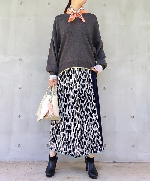 Q（キュー）の「Vネックオーバーニット（ニット/セーター・レディース・ライトグリーン/グレイッシュベージュ/ブラック/ブルー/ライトグレー/チャコールグレー・MEDIUM）」の18枚目の写真