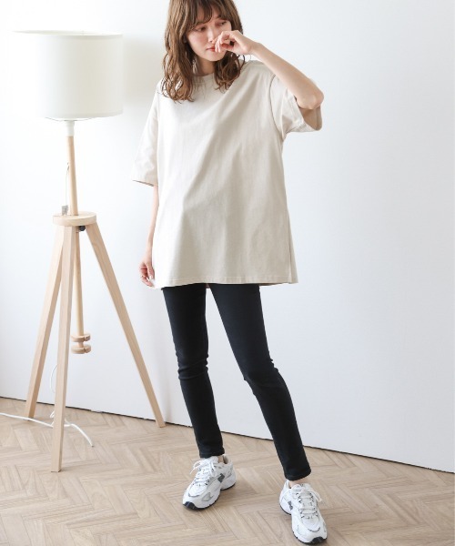 AMELY(エミリー)の「ワンポイントロゴTシャツ(Tシャツ/カットソー・レディース・ベージュ/グレー/ブラック/ホワイト・フリー)」の7枚目の写真