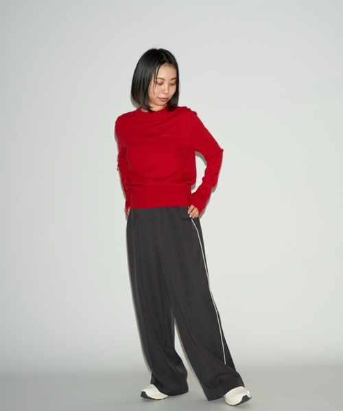emmi(エミ)の「ウォッシャブルワンポイントクルーネックニットトップス(ニット/セーター・レディース・キャメル/レッド/チャコールグレー/アイボリー・FREE)」の18枚目の写真