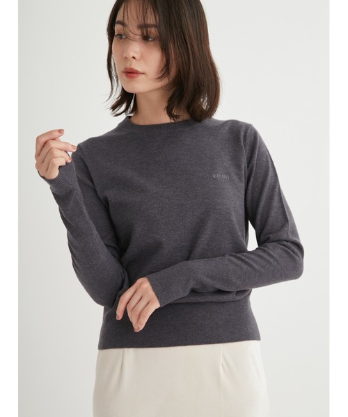 emmi(エミ)の「ウォッシャブルワンポイントクルーネックニットトップス(ニット/セーター・レディース・キャメル/レッド/チャコールグレー/アイボリー・FREE)」の6枚目の写真