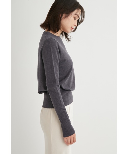 emmi(エミ)の「ウォッシャブルワンポイントクルーネックニットトップス(ニット/セーター・レディース・キャメル/レッド/チャコールグレー/アイボリー・FREE)」の7枚目の写真