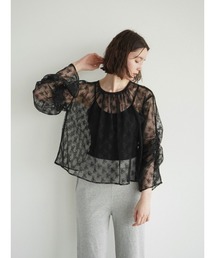Gather sleeve lace blouse